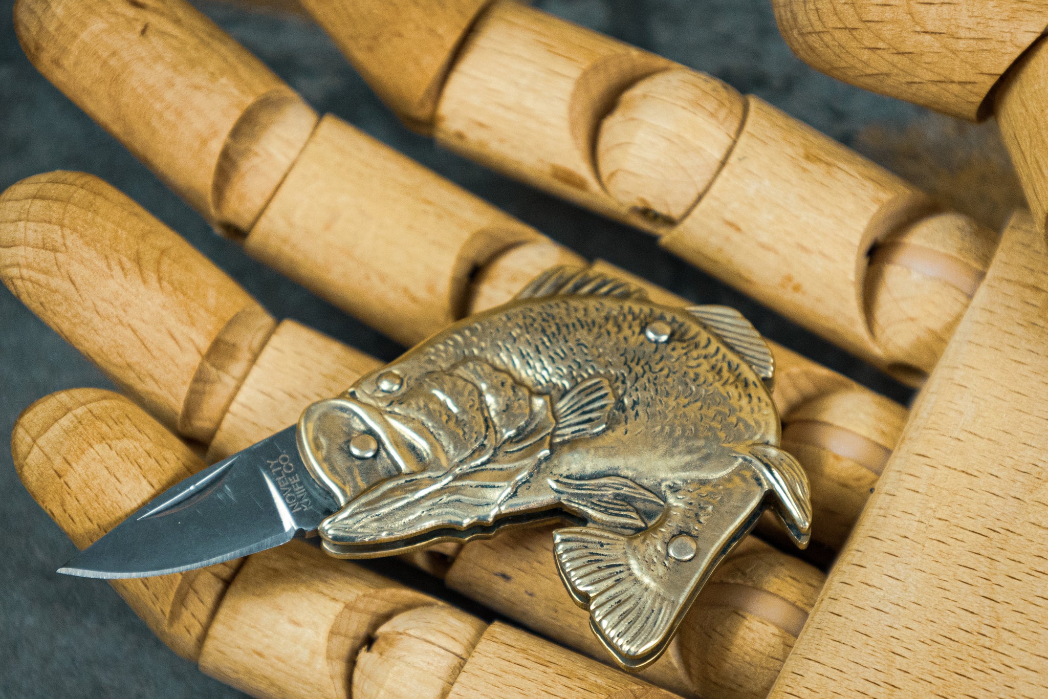 https://www.extremely-sharp.com/cdn/shop/products/knife-fish-107_1of1_2048x2048.jpg?v=1654625634
